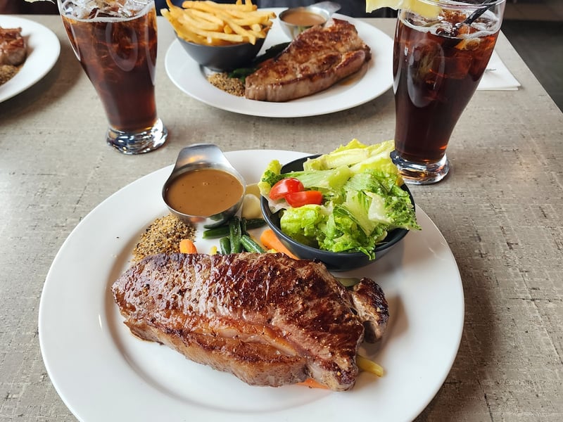 Lake Louise Village Grill & Bar