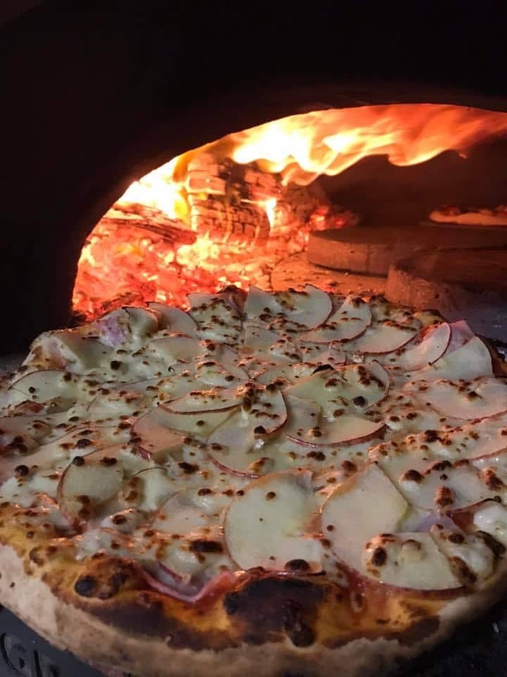 Four à bois Pizza Braise Punaauia