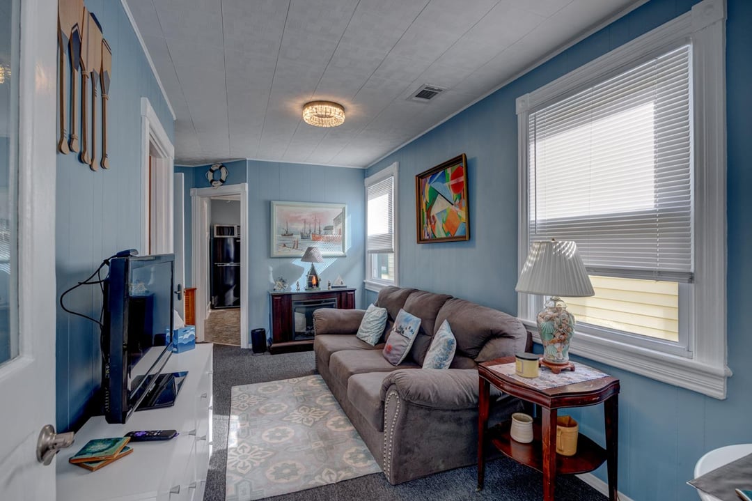 129 W. Pine Ave B