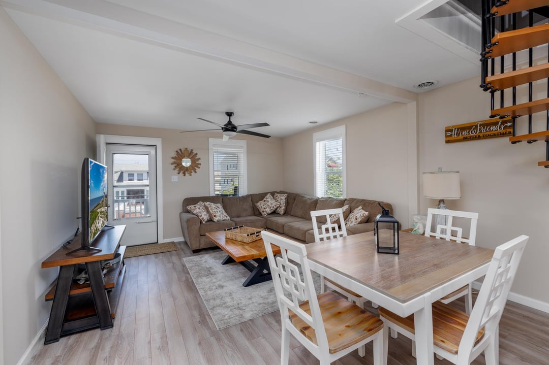 232 E 19th B