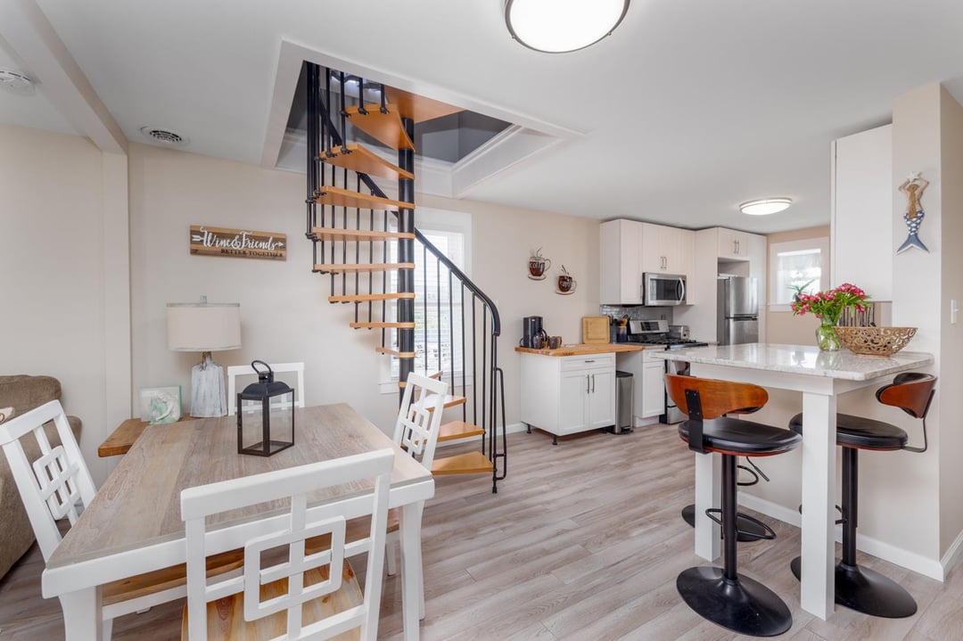 232 E 19th B