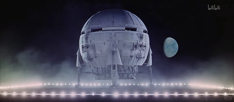 The image presents a striking sci-fi scene featuring a large, spherical spacecraft as the central subject, positioned in the midground and dominating the composition. The spacecraft, rendered in matte white and grey tones with intricate paneling and mechanical detailing, rests on three prominent landing legs atop a circular, illuminated platform in the foreground. The platform is defined by a ring of bright, evenly spaced lights that emit a soft, white glow, casting upward illumination that highlights the craft's undercarriage and creates atmospheric haze. The scene is set in an exterior, deep-space environment, likely in orbit or near a celestial body, with a starry black sky filling the background. To the right, a large, crescent-lit planet or moon with a bluish-green hue hangs in the void, providing a sense of scale and location. The lighting is dramatic and cinematic, with the primary light source appearing to come from the platform lights below, creating strong contrasts and volumetric light effects that enhance the moody, mysterious atmosphere. There is no obvious readable text within the image itself; the only visible text consists of watermarks: "bilibili" in the top right corner and a smaller, less distinct mark in the bottom right, both serving as external branding rather than part of the scene's narrative. The overall color palette is dominated by cool tones—deep blacks, steely greys, and subtle blues—punctuated by the bright white of the lights, creating a high-contrast, futuristic aesthetic. The textures are a mix of the smooth, engineered surfaces of the spacecraft and the soft, diffused quality of the illuminated fog, contributing to a grand, isolated, and technologically advanced emotional tone.