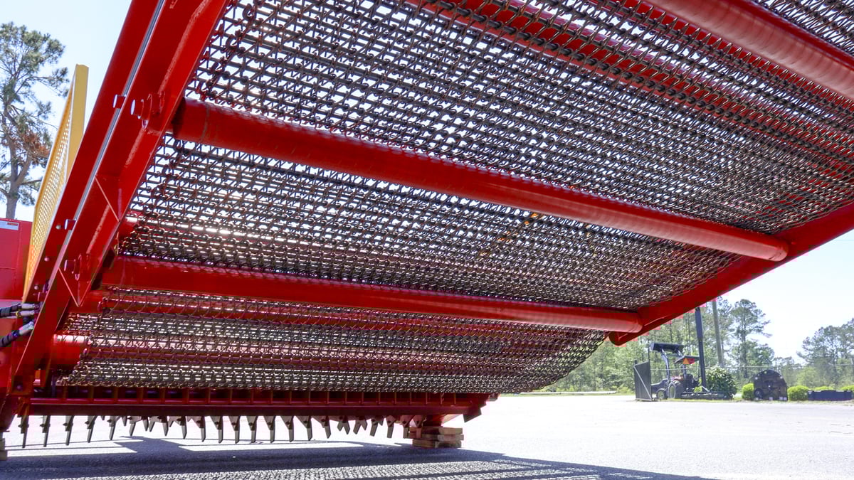 Close up of the Rootster's conveyor chain