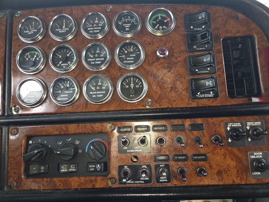2003 Peterbilt 379, image 18