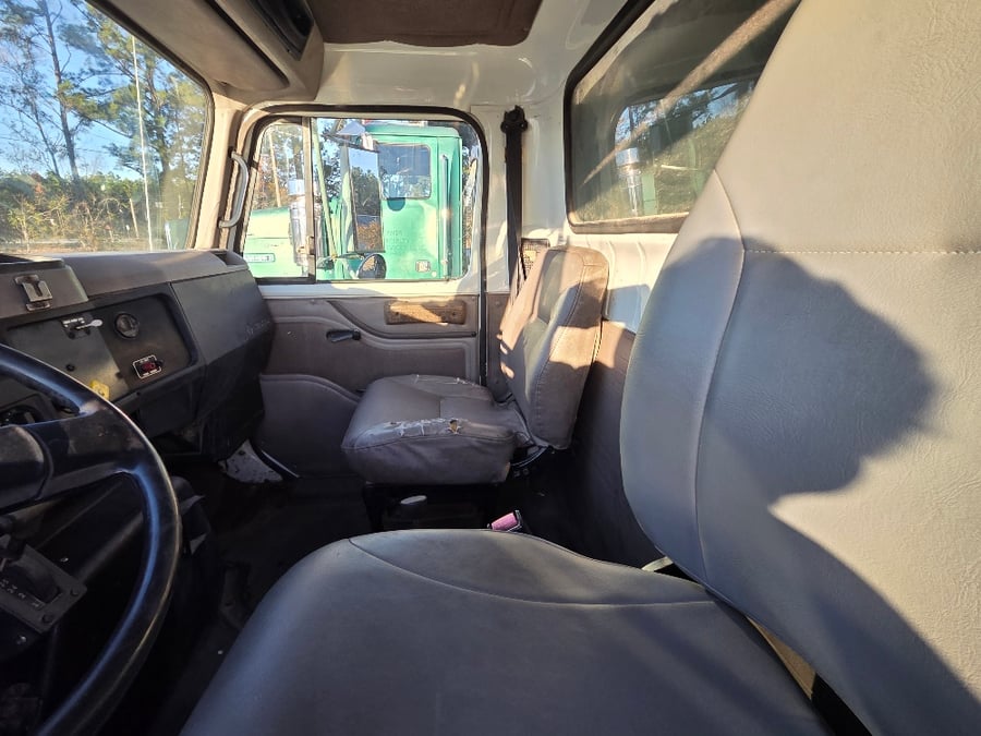 2000 International 4900, image 16