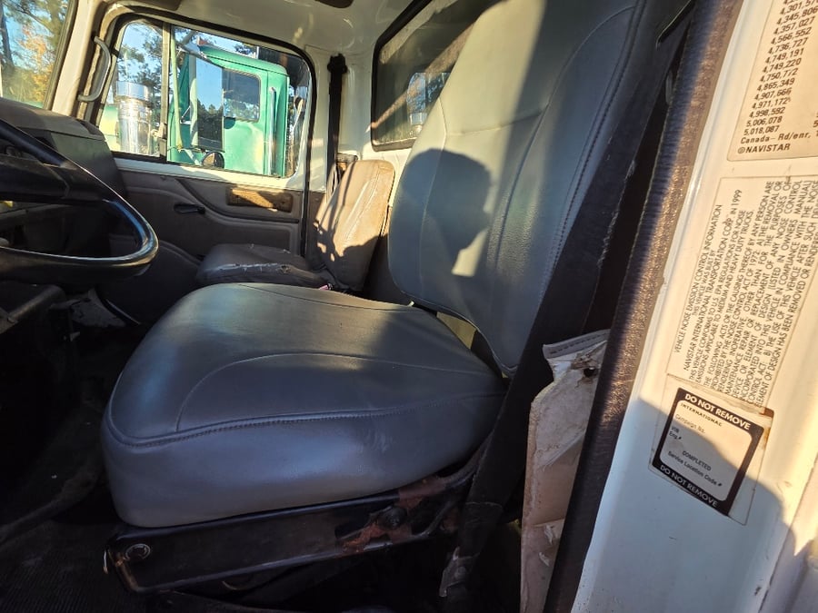 2000 International 4900, image 15