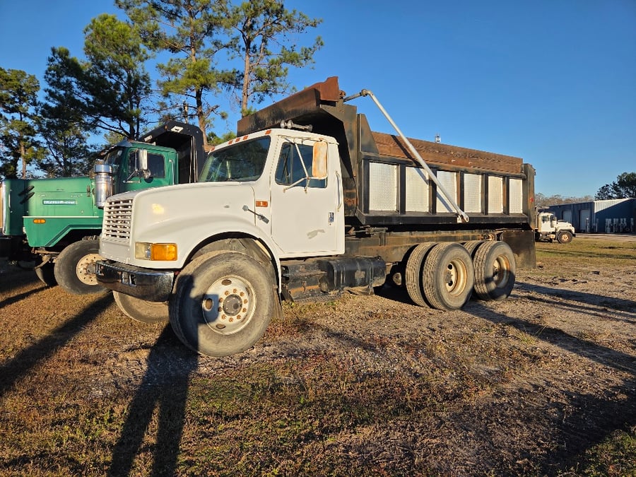 2000 International 4900, image 3