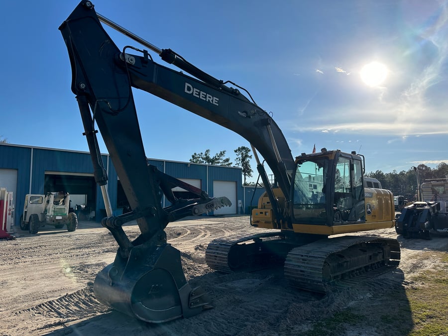 2022 John Deere 210G LC, image 2