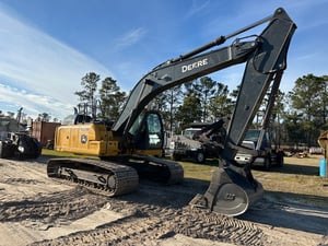 2022 John Deere 210G LC