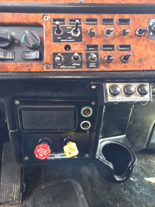 2003 Peterbilt 379, image 29