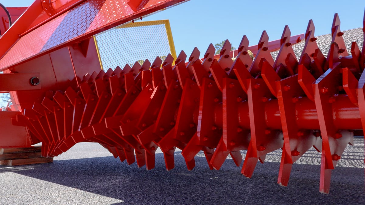 Close up of the Rootster's teeth