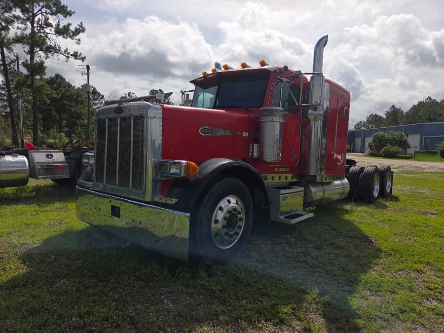 2003 Peterbilt 379, image 2