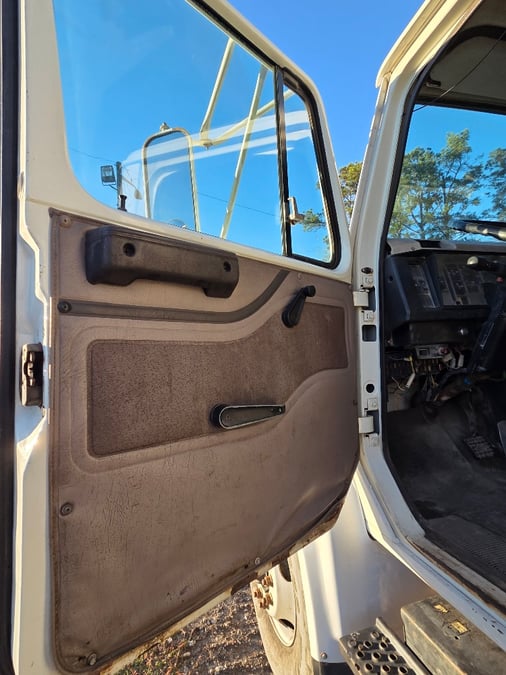 2000 International 4900, image 13
