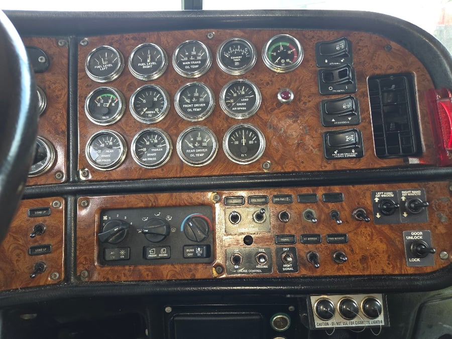 2003 Peterbilt 379, image 30