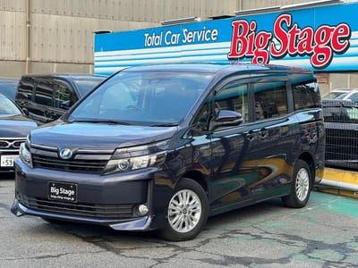 Toyota Voxy hybrid V