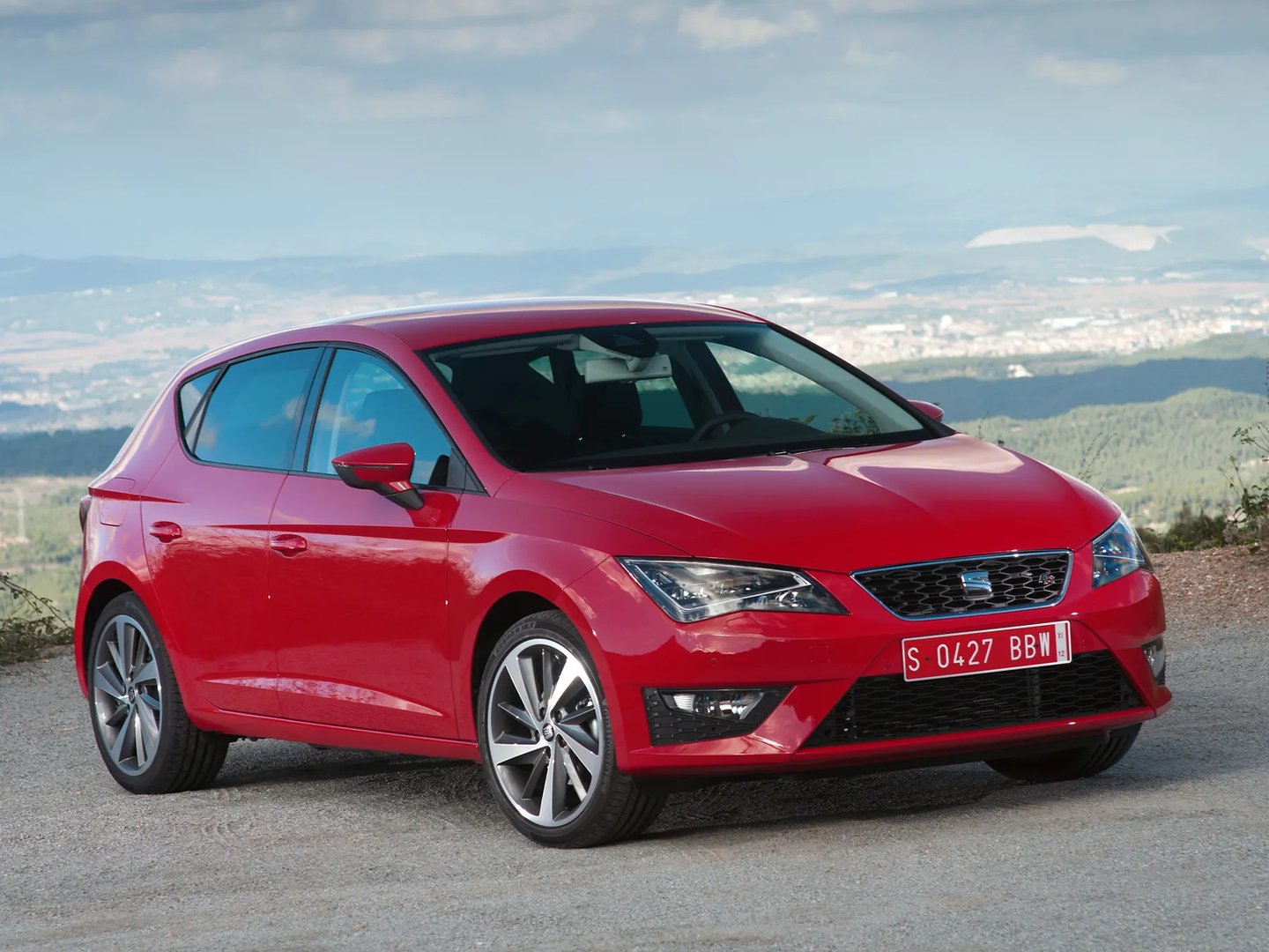 SEAT_Leon_3_generation__Hatchback_5-door__1.jpg