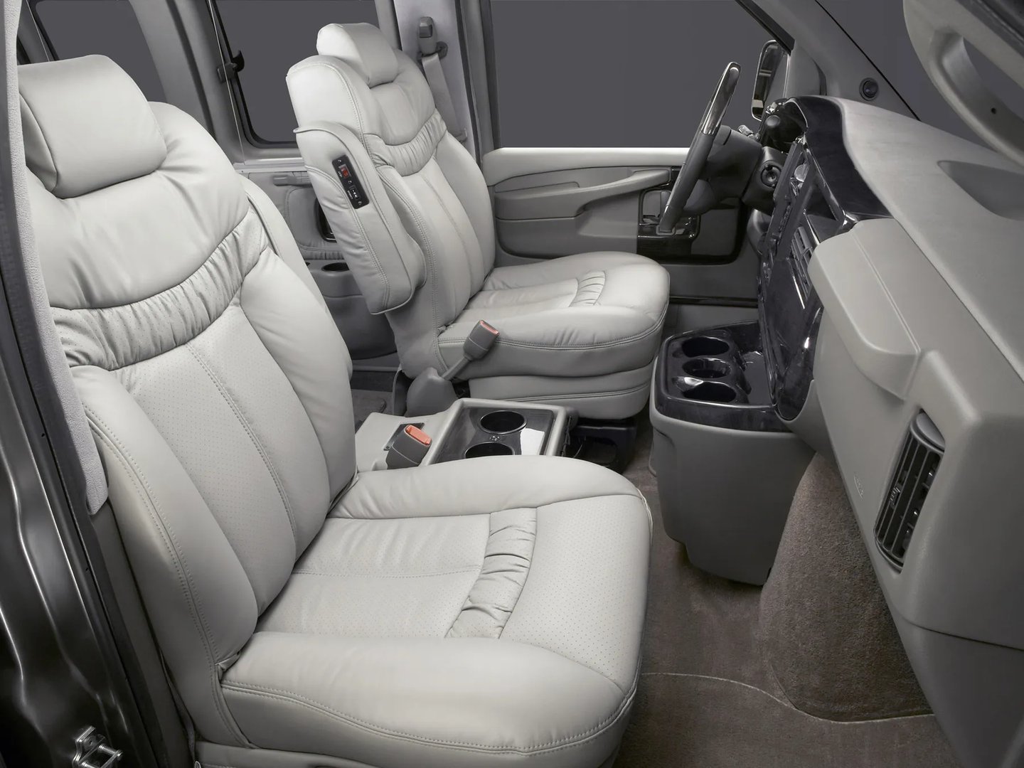 GMC_Savana_2_generation__Minivan__2.jpg