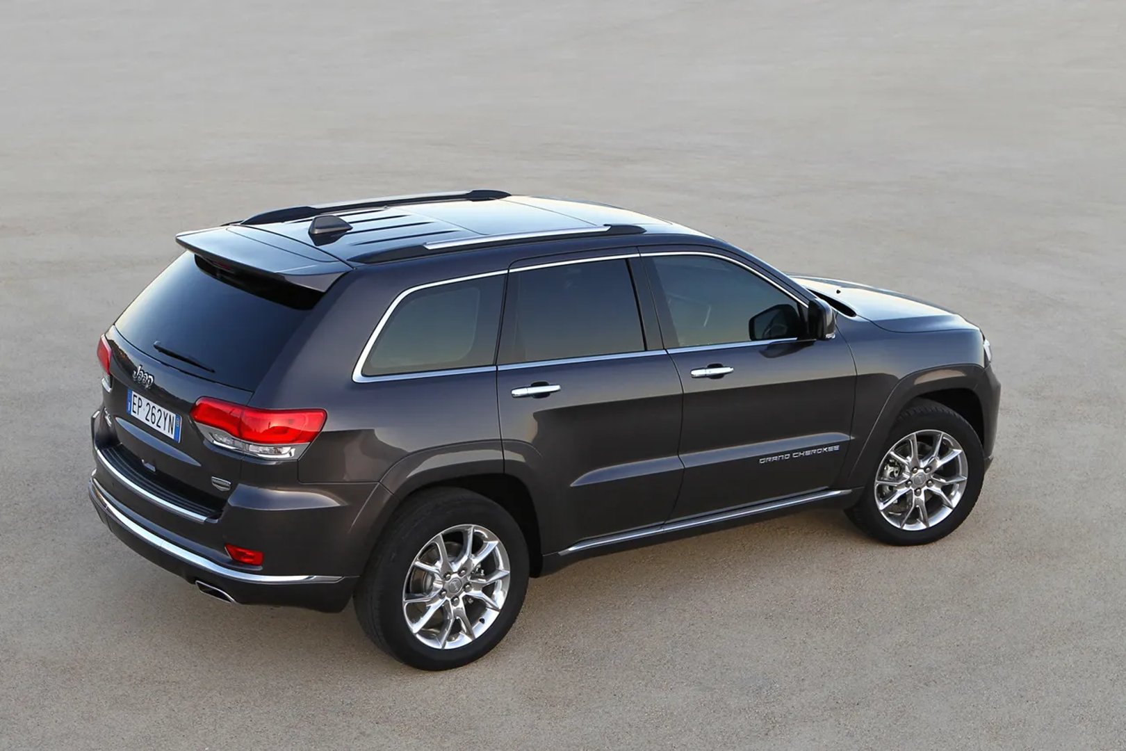 Jeep_Grand_Cherokee_4_generation_restyling__SUV_5-doors__13.jpg