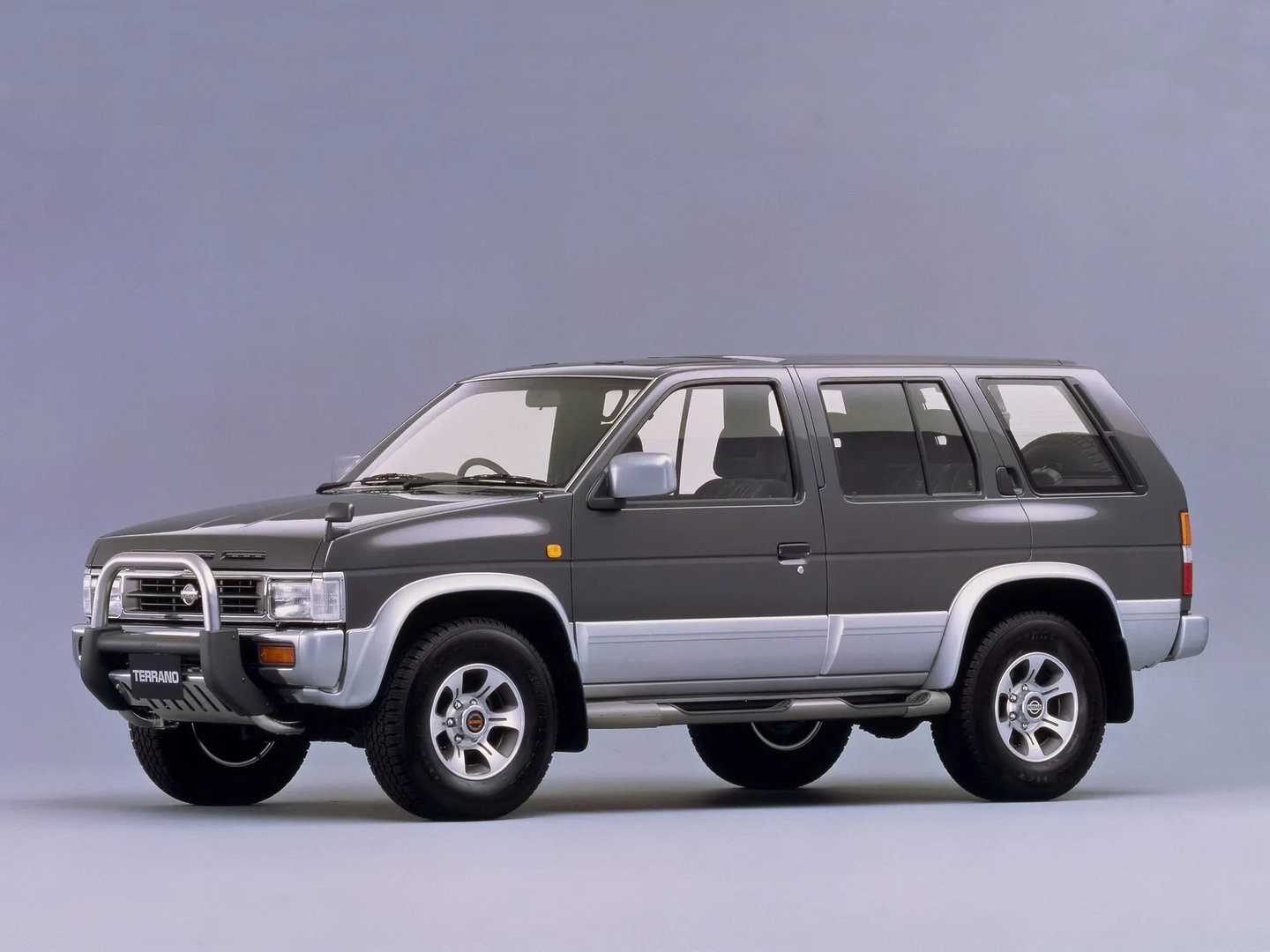 Nissan_Terrano_1_generation__SUV_5-doors__2.jpg
