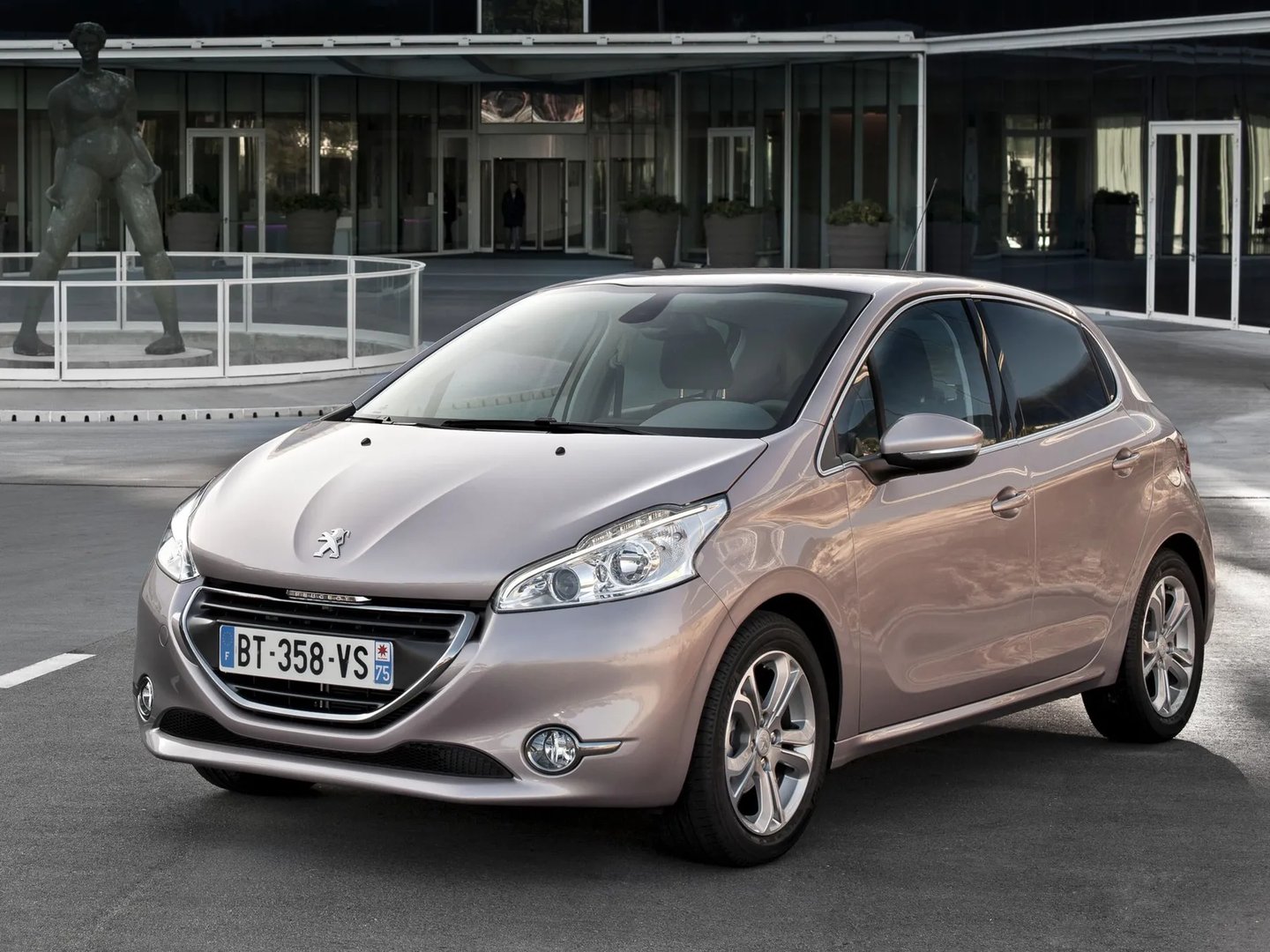 Peugeot_208_1_generation__Mini_5-doors__3.jpg