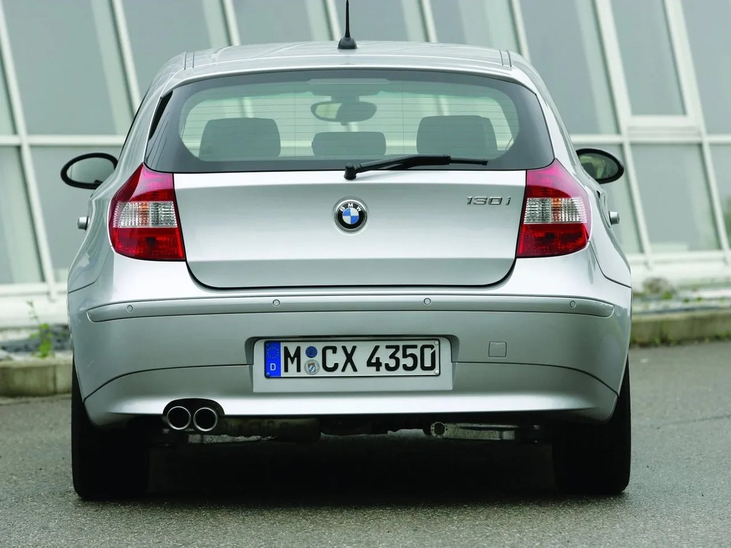 BMW_1_series_1_generation__Hatchback_5-door__2.jpg