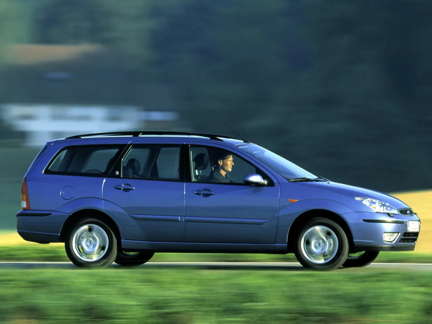 Ford_Focus_1_generation_restyling__Estate_5-door__3.jpg