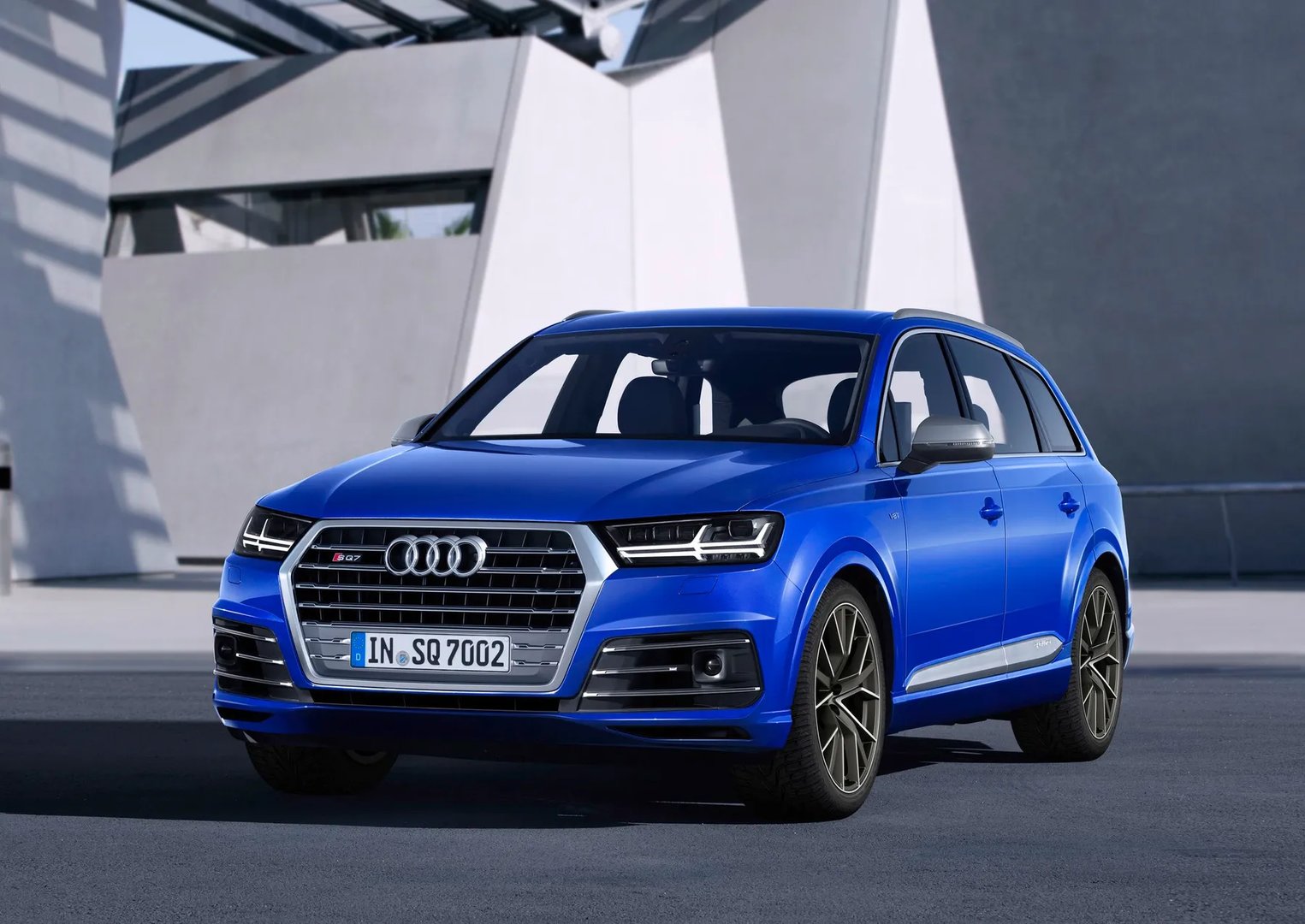 Audi_SQ7_1_generation__SUV_5-doors__1.jpg