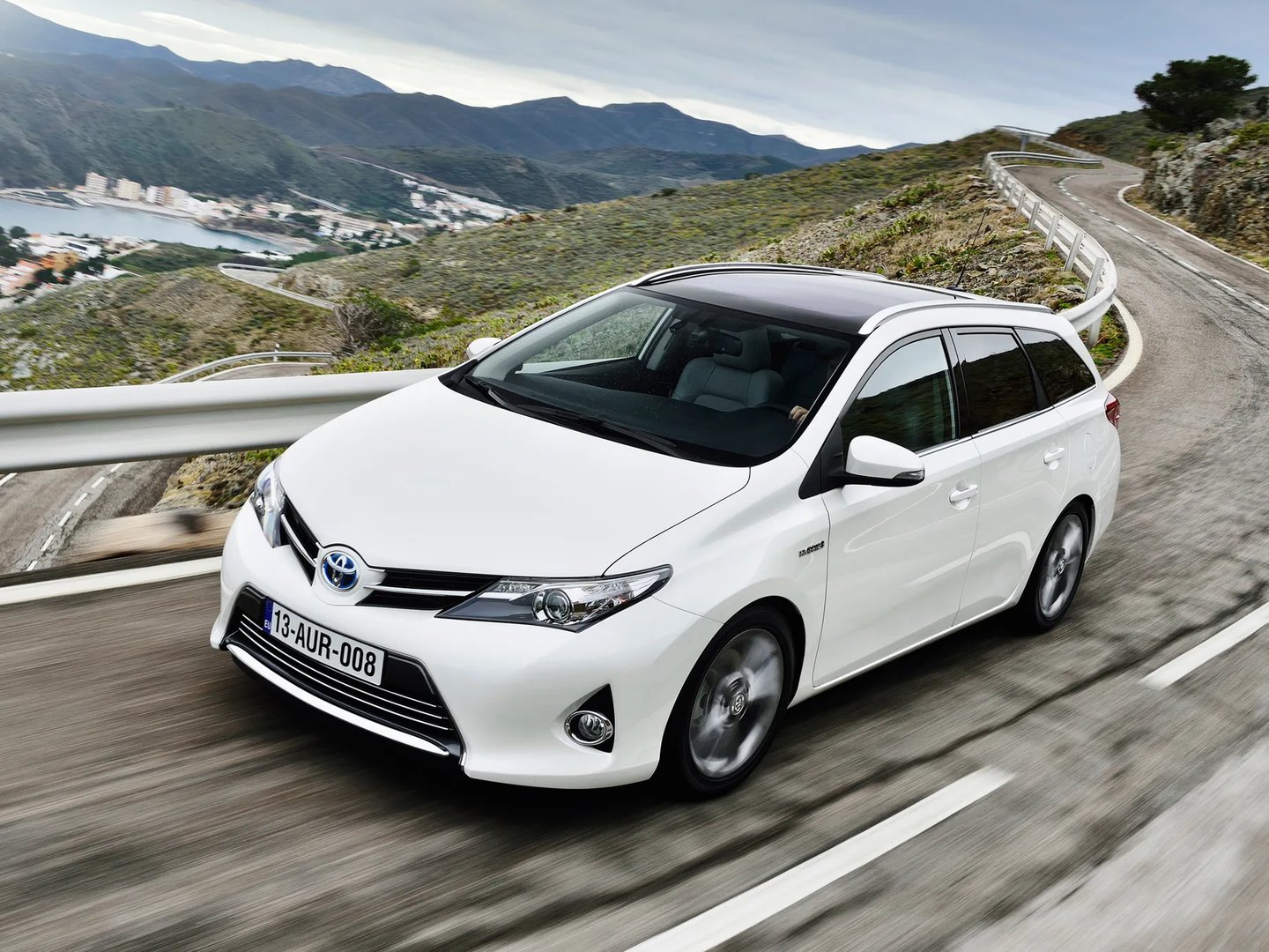 Toyota_Auris_2_generation__Estate_5-door__10.jpg