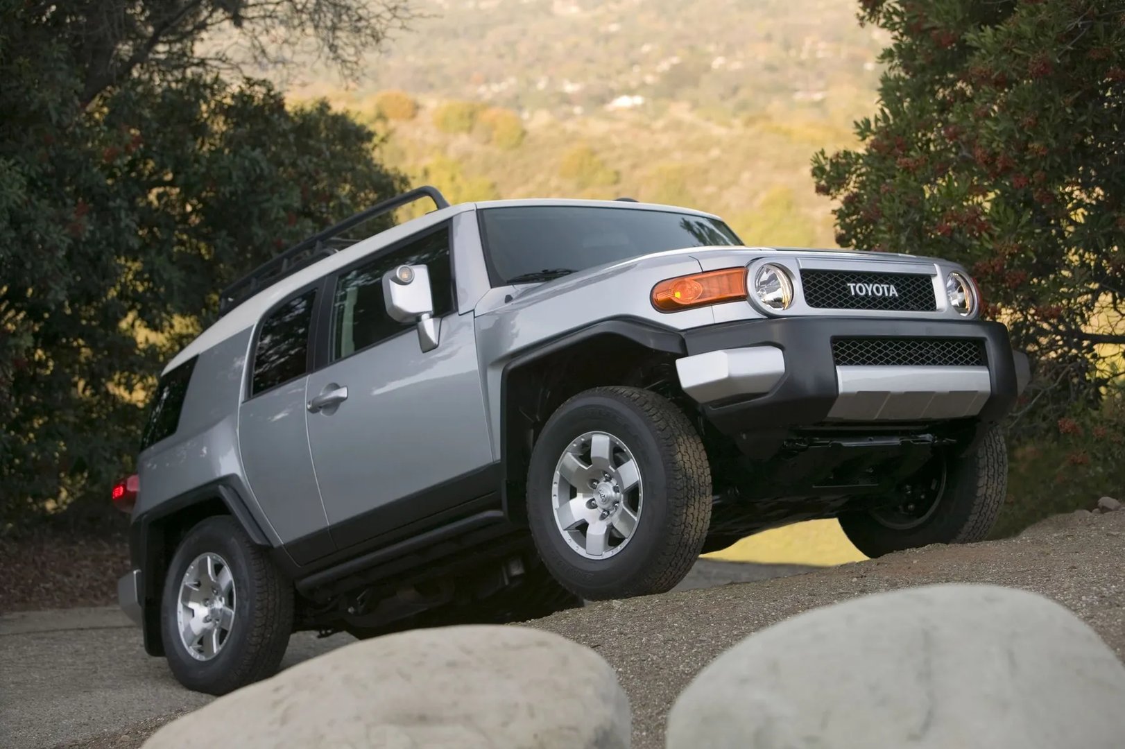 Toyota_FJ_Cruiser_1_generation__SUV_5-doors__4.jpg