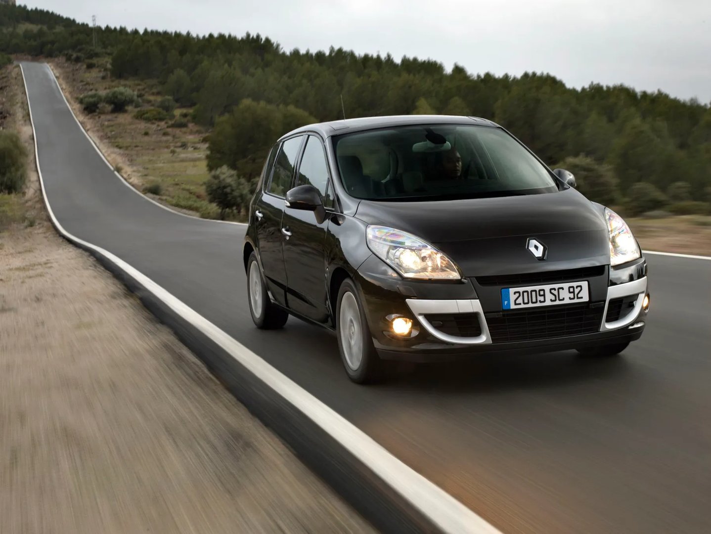 Renault_Scenic_3_generation__Compact_Van__7.jpg