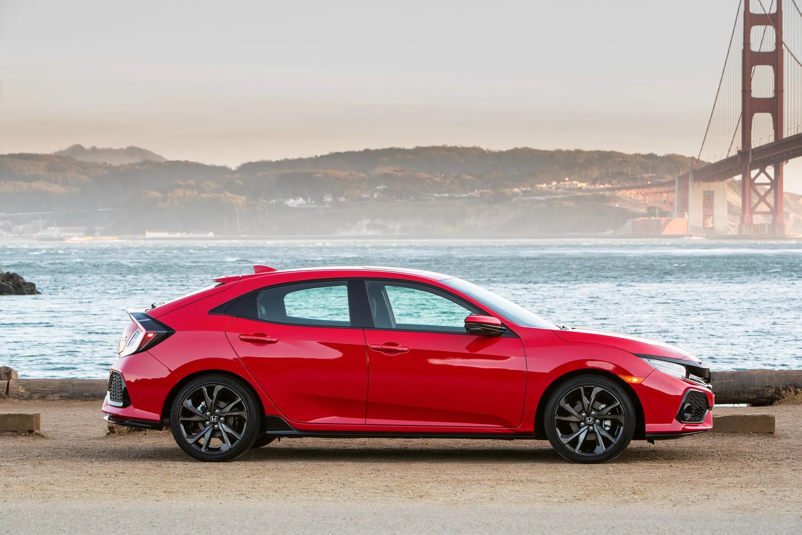 Honda_Civic_(USA)_10_generation__Hatchback_5-door__10.jpg