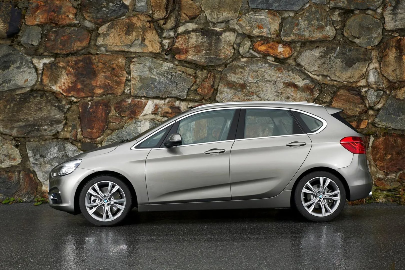 BMW_2_series_Active_Tourer_1_generation__Compact_Van__1.jpg
