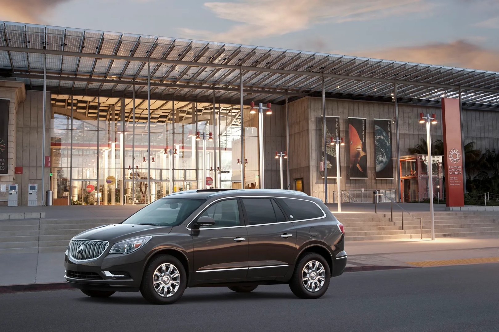 Buick_Enclave_1_generation_restyling__SUV_5-doors__2.jpg