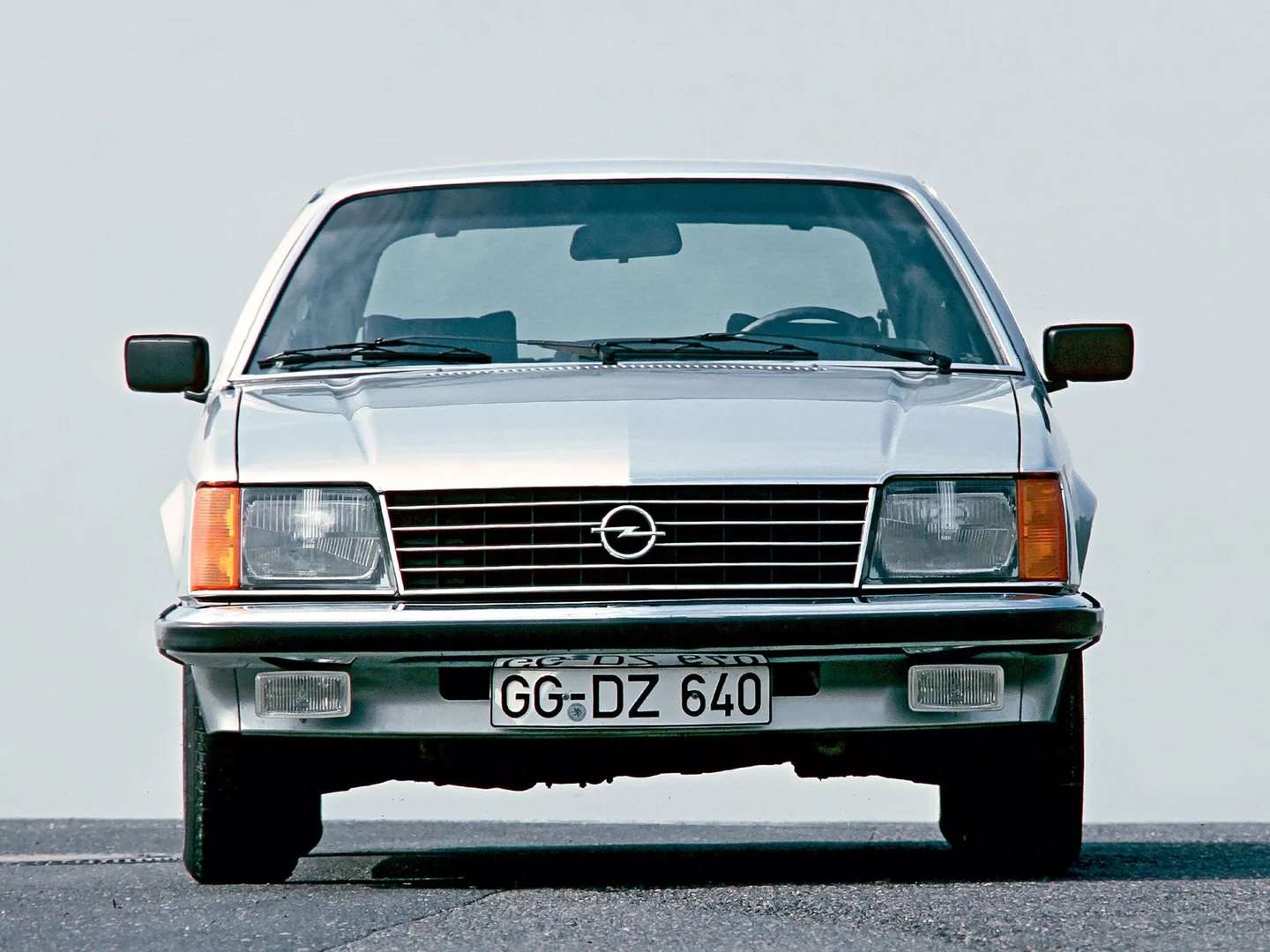 Opel_Monza_1_generation__Hatchback_3-door__12.jpg