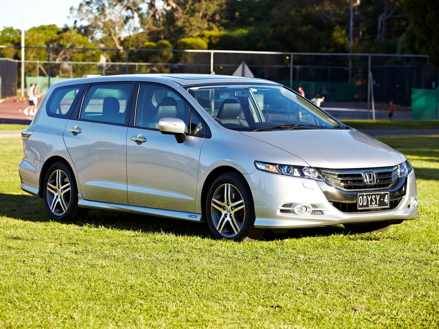 Honda_Odyssey_4_generation__Minivan__1.jpg