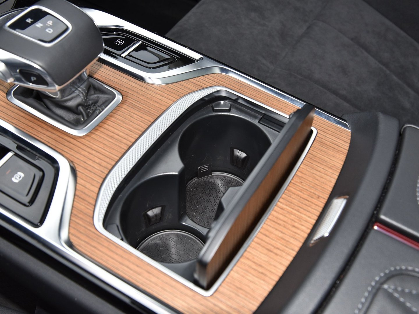 hongqi_E-HS9_1_generation__SUV_5-doors__43.jpg