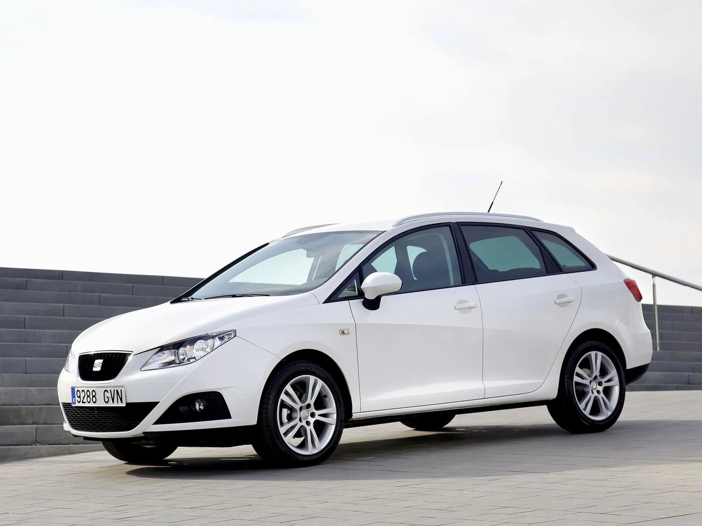 SEAT_Ibiza_4_generation__Estate_5-door__12.jpg