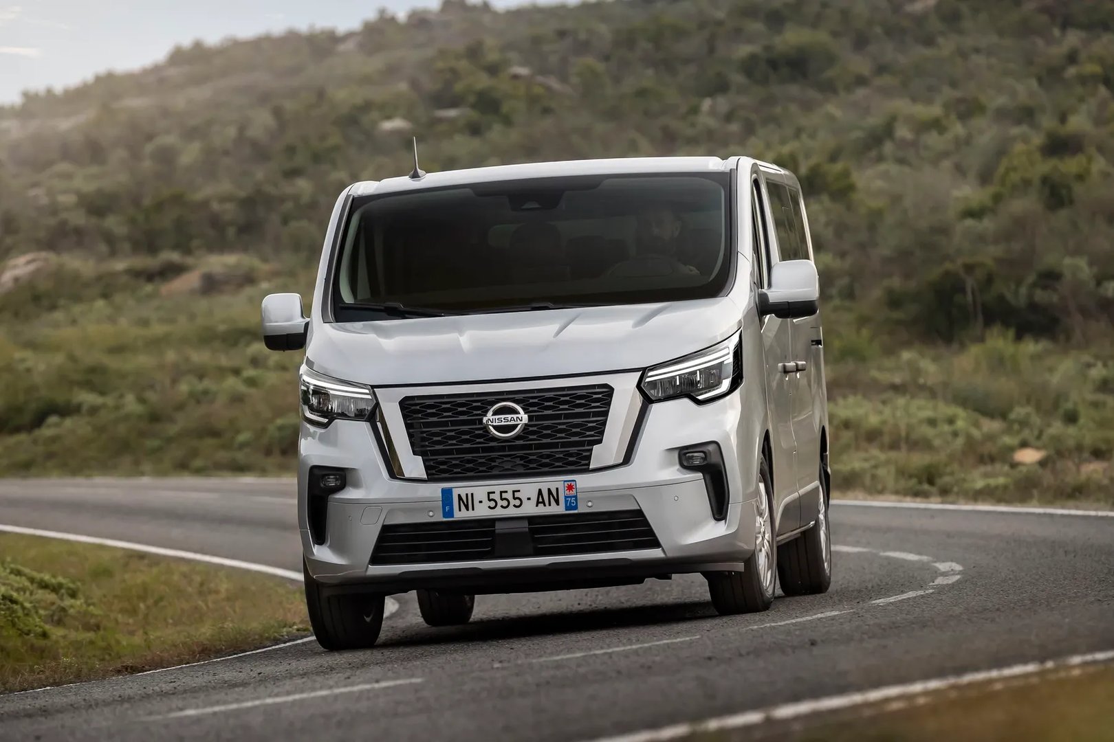 Nissan_NV300_1_generation_restyling_1__Minivan__1.jpg