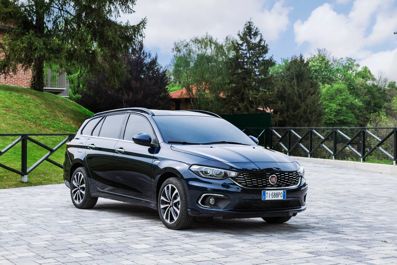 Fiat_Tipo_2_generation__Estate_5-door__10.jpg