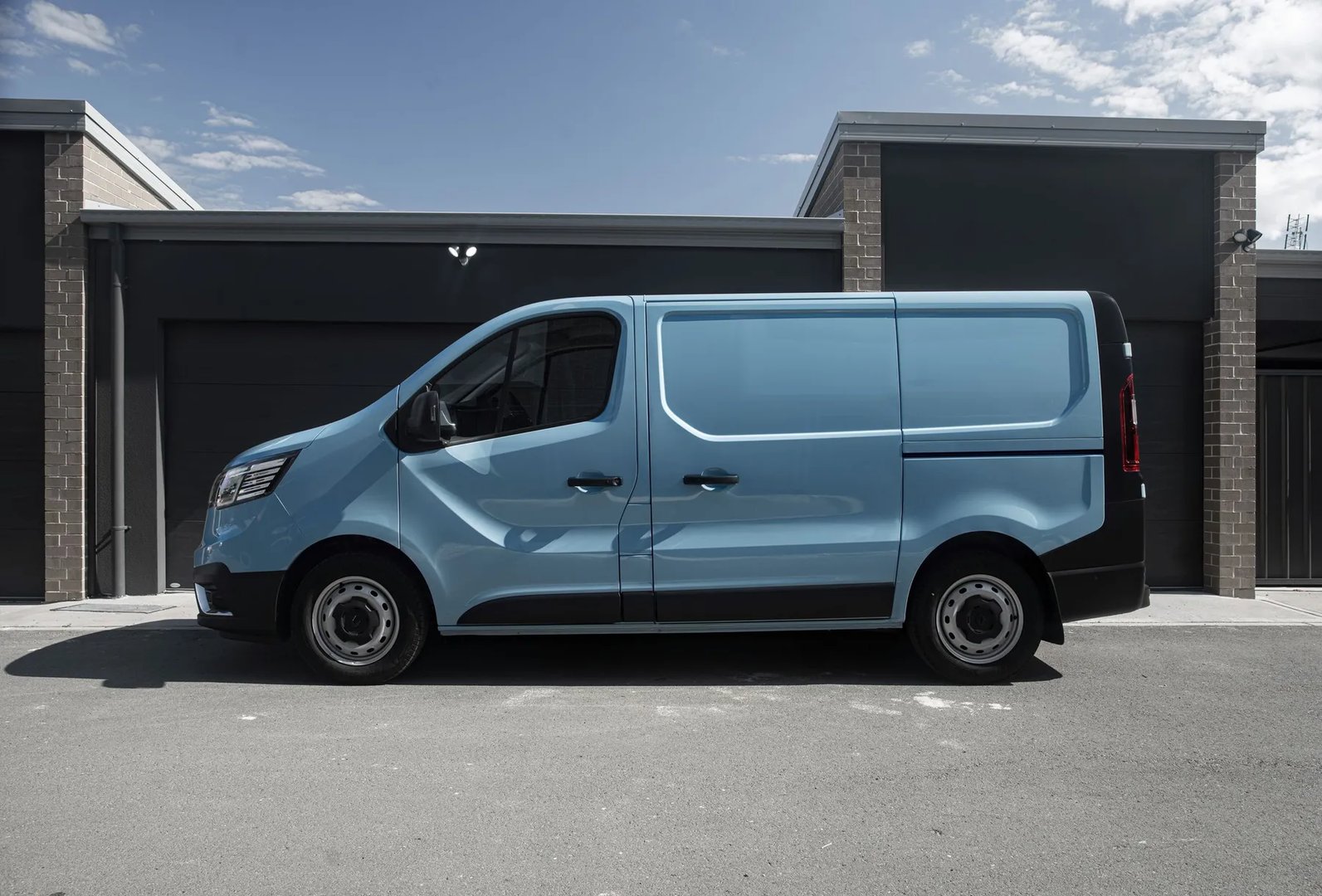 Renault_Trafic_3_generation_restyling__Van__6.jpg