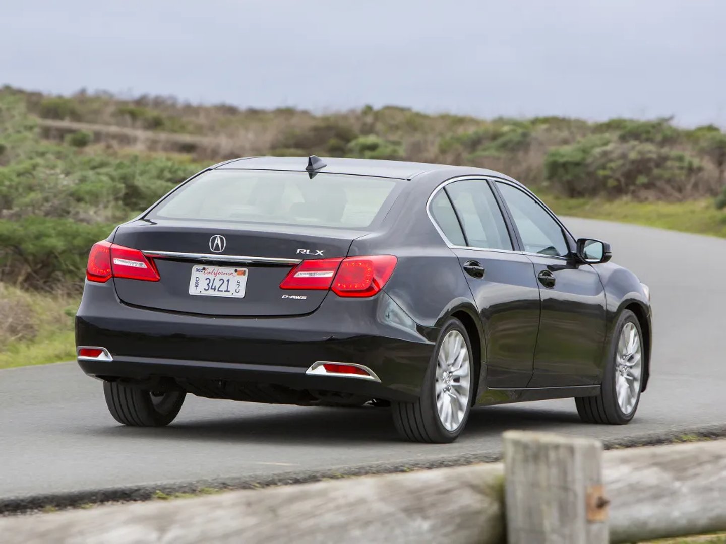 Acura_RLX_1_generation__Sedan__1.jpg