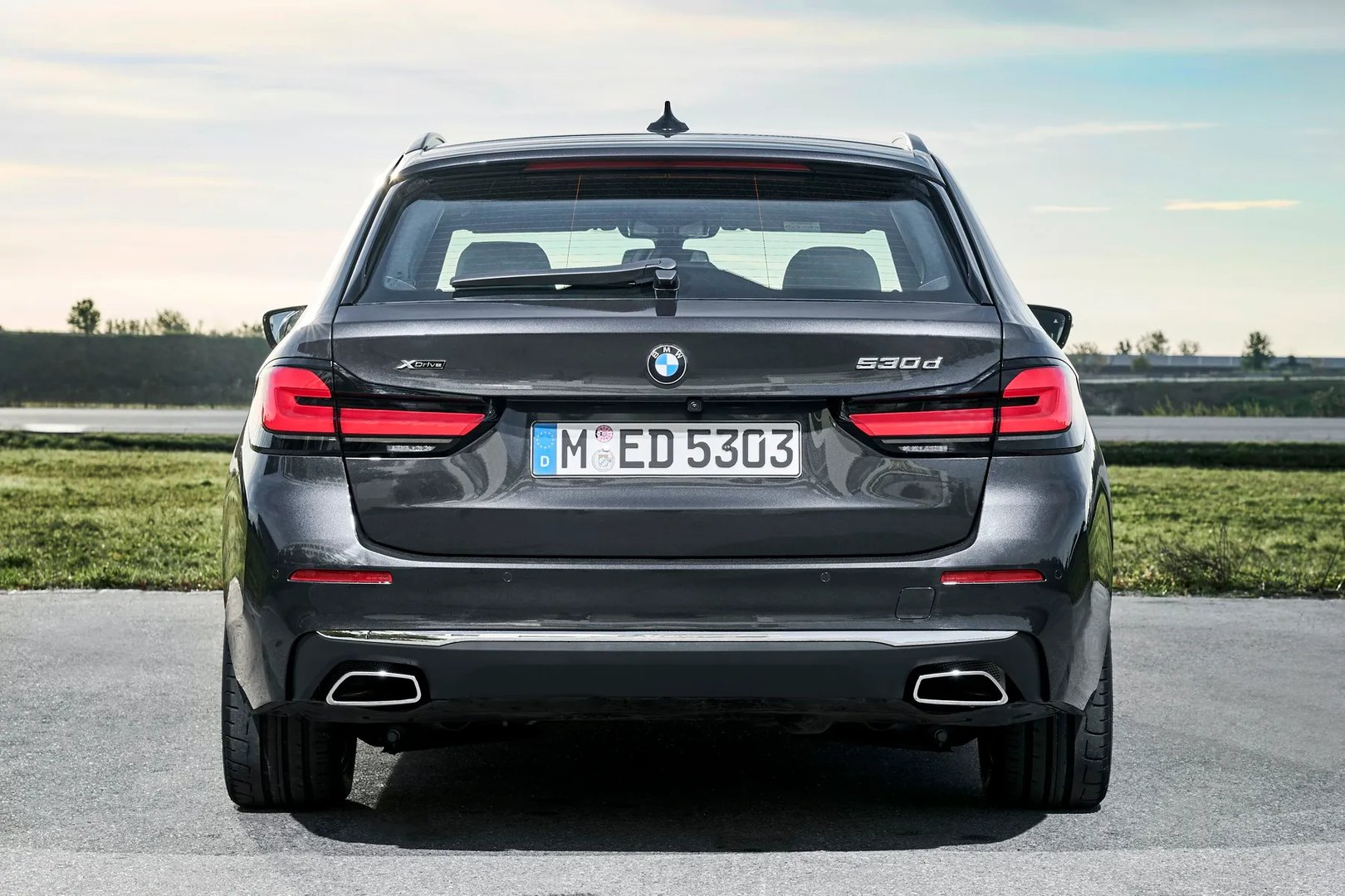 BMW_5_series_7_generation_restyling__Estate_5-door__11.jpg