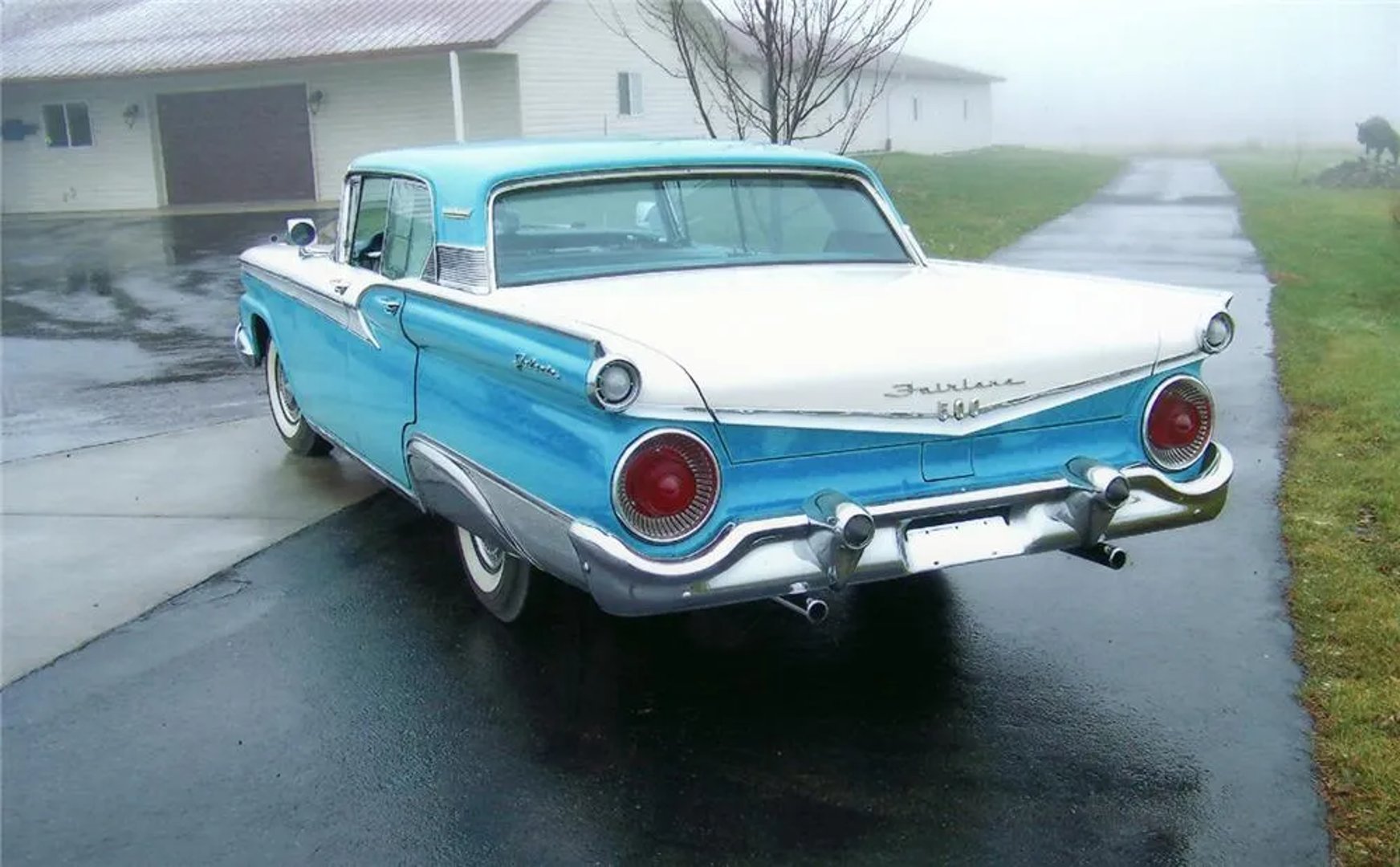 Ford_Galaxie_(USA)_1_generation__Sedan_Hardtop__1.jpg