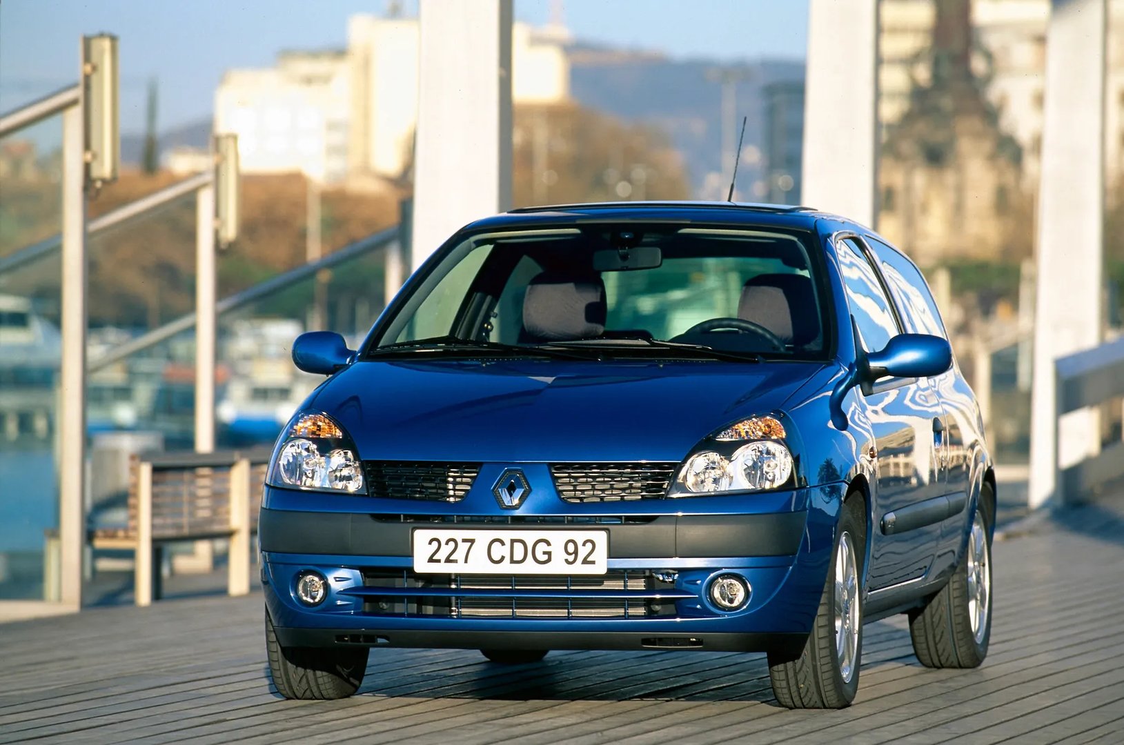Renault_Clio_2_generation_restyling__Mini_3-doors__7.jpg