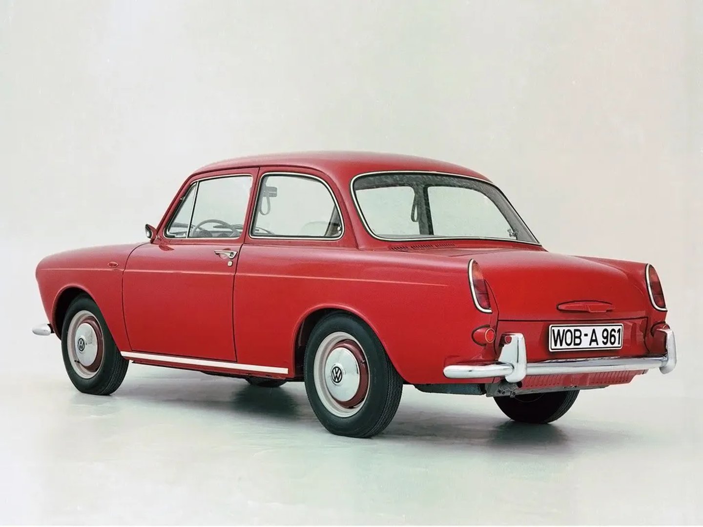 Volkswagen_Type_3_1_generation__Sedan_2-doors__1.jpg