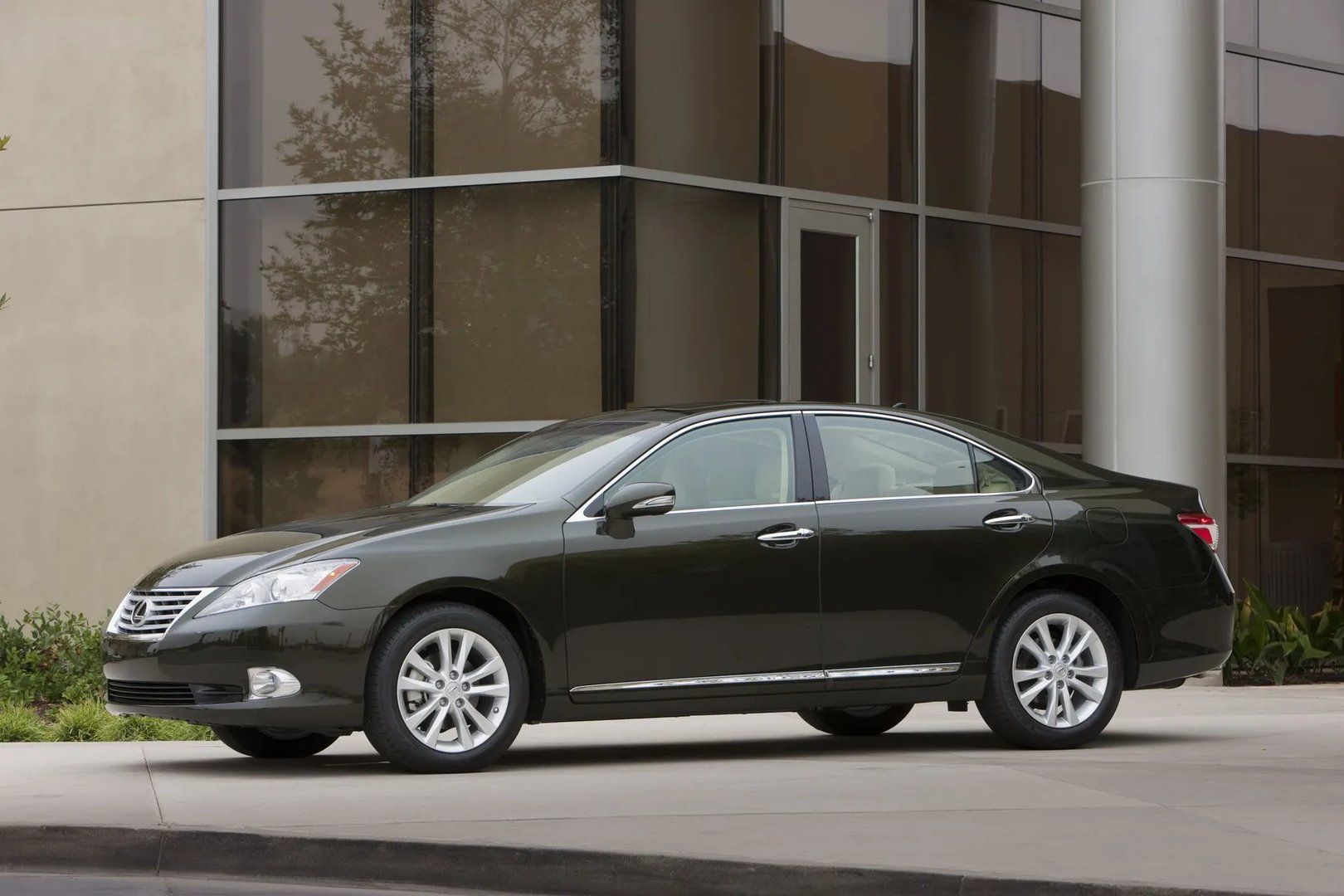 Lexus_ES_5_generation_restyling__Sedan__7.jpg