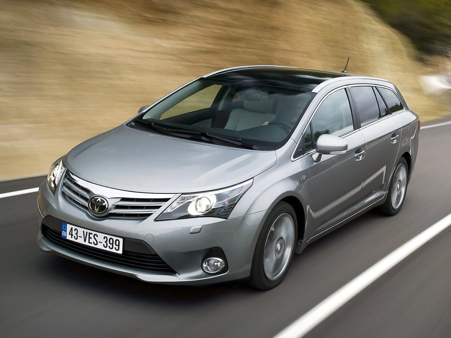 Toyota_Avensis_3_generation_restyling__Estate_5-door__13.jpg