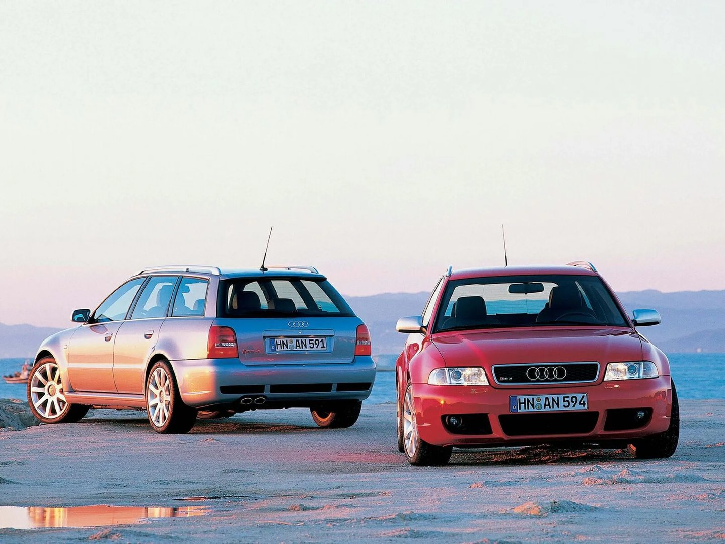 Audi_RS4_1_generation__Estate_5-door__7.jpg