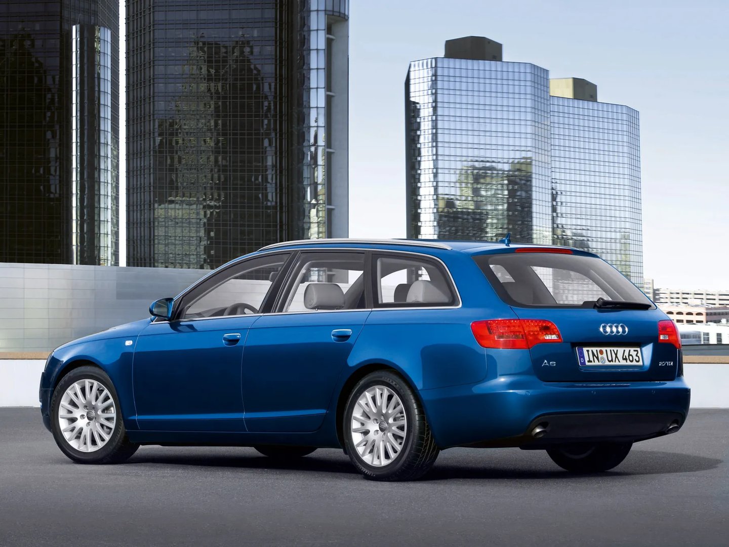 Audi_A6_3_generation__Estate_5-door__2.jpg