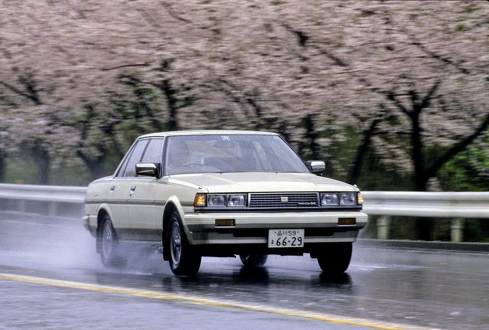 Toyota_Cresta_2_generation__Sedan__3.jpg